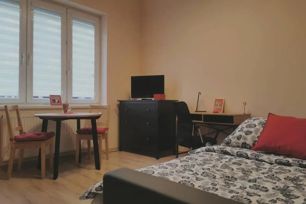 Little Big Red - Central Modern Studio Krakow